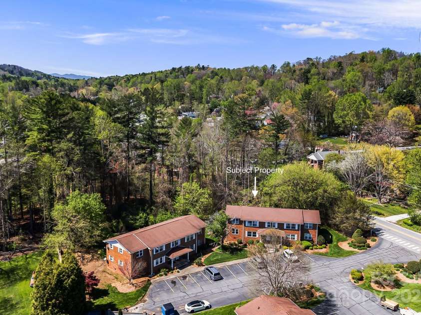 28 Capri Lane, Hendersonville, NC 28792.  MLS# CAR4247195, YatesRealty ID 9346. 