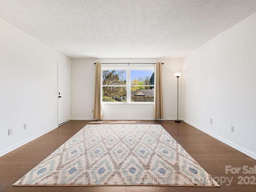 28 Capri Lane, Hendersonville, NC 28792.  MLS# CAR4247195, YatesRealty ID 9346. 