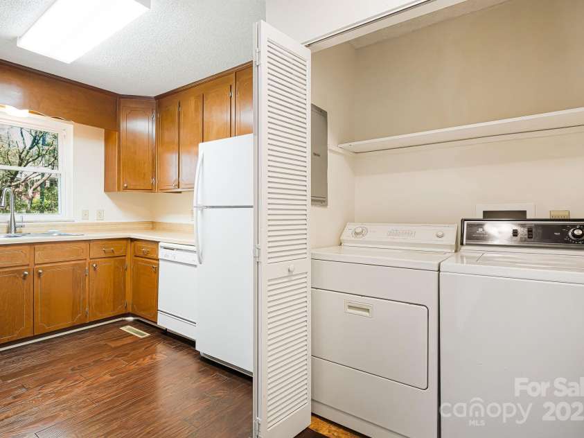 28 Capri Lane, Hendersonville, NC 28792.  MLS# CAR4247195, YatesRealty ID 9346. 