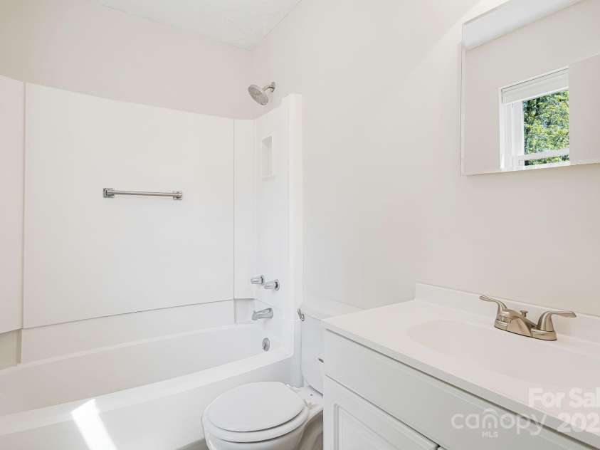 28 Capri Lane, Hendersonville, NC 28792.  MLS# CAR4247195, YatesRealty ID 9346. 