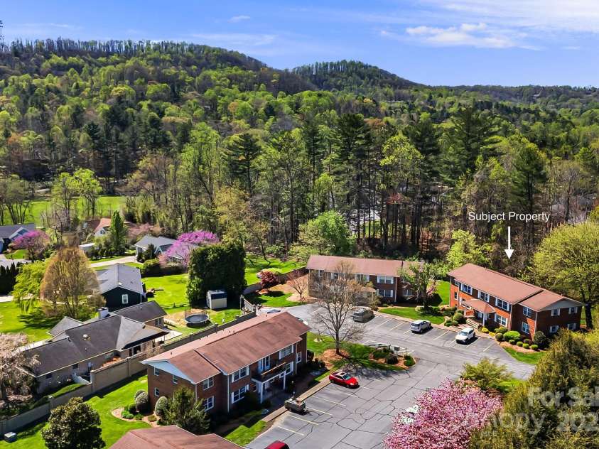 28 Capri Lane, Hendersonville, NC 28792.  MLS# CAR4247195, YatesRealty ID 9346. 