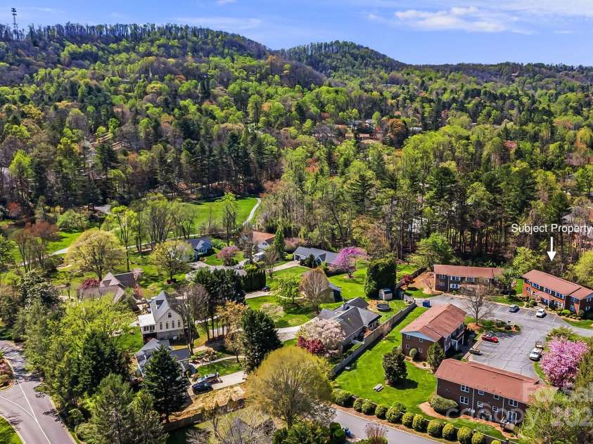 28 Capri Lane, Hendersonville, NC 28792.  MLS# CAR4247195, YatesRealty ID 9346. 