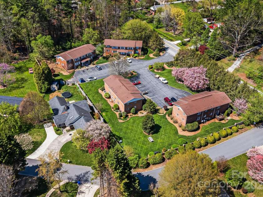 28 Capri Lane, Hendersonville, NC 28792.  MLS# CAR4247195, YatesRealty ID 9346. 