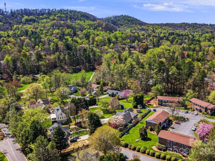 28 Capri Lane, Hendersonville, NC 28792.  MLS# CAR4247195, YatesRealty ID 9346. 