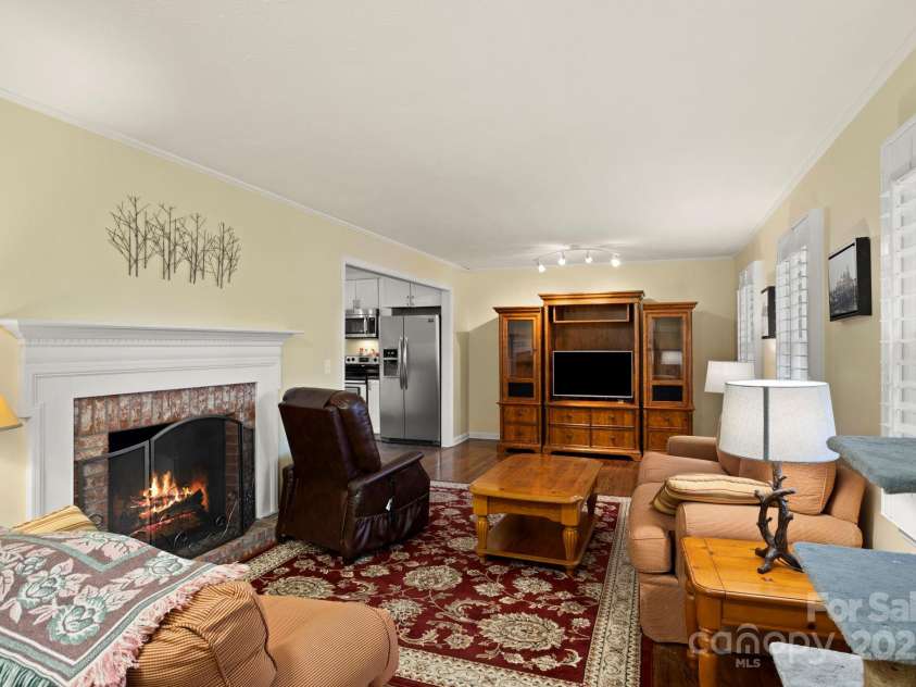 116 Arthur Lane, Hendersonville, NC 28791.  MLS# CAR4234469, YatesRealty ID 9347. 