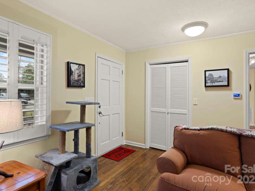 116 Arthur Lane, Hendersonville, NC 28791.  MLS# CAR4234469, YatesRealty ID 9347. 