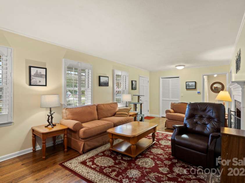 116 Arthur Lane, Hendersonville, NC 28791.  MLS# CAR4234469, YatesRealty ID 9347. 