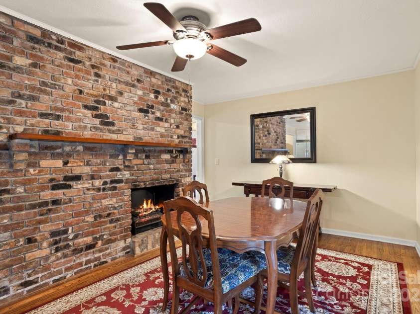 116 Arthur Lane, Hendersonville, NC 28791.  MLS# CAR4234469, YatesRealty ID 9347. 