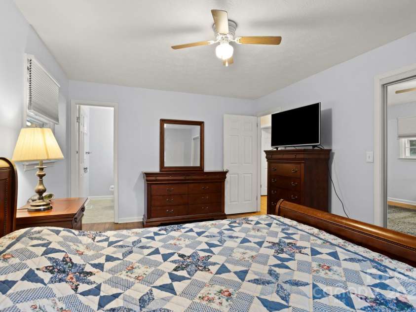 116 Arthur Lane, Hendersonville, NC 28791.  MLS# CAR4234469, YatesRealty ID 9347. 