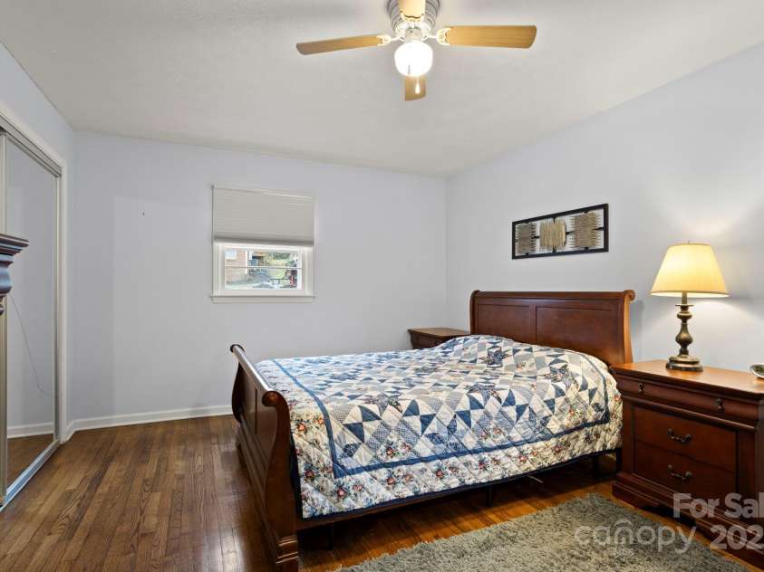 116 Arthur Lane, Hendersonville, NC 28791.  MLS# CAR4234469, YatesRealty ID 9347. 