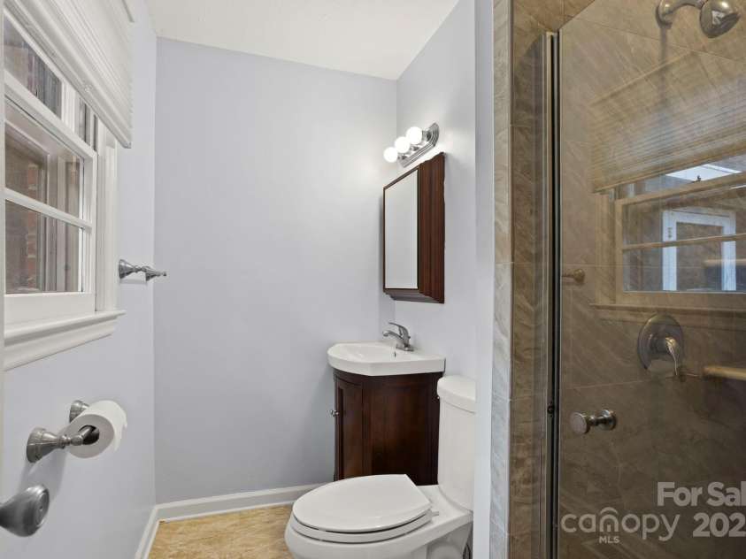 116 Arthur Lane, Hendersonville, NC 28791.  MLS# CAR4234469, YatesRealty ID 9347. 