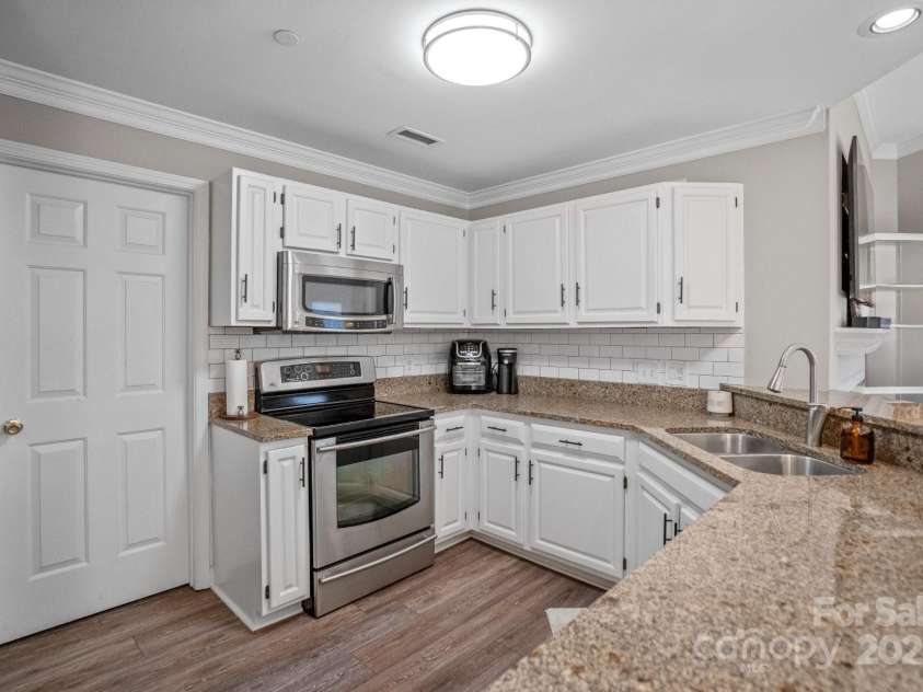 17810 Half Moon Lane, Cornelius, NC 28031.  MLS# CAR4248678, YatesRealty ID 9348. 