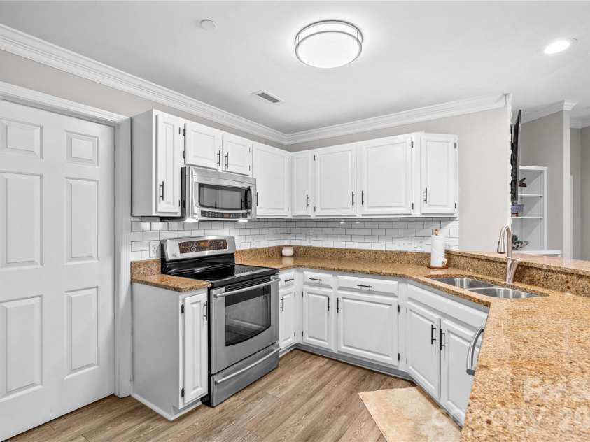 17810 Half Moon Lane, Cornelius, NC 28031.  MLS# CAR4248678, YatesRealty ID 9348. 