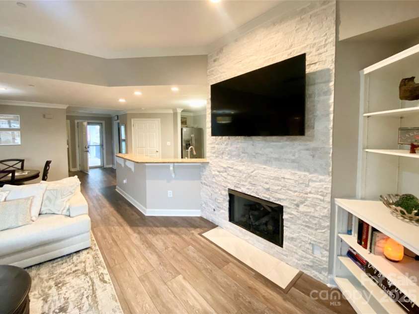 17810 Half Moon Lane, Cornelius, NC 28031.  MLS# CAR4248678, YatesRealty ID 9348. Fireplace Upgrade with Stone