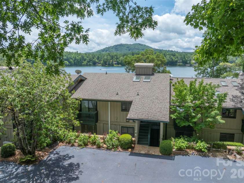 68 Toxaway Point, Lake Toxaway, NC 28747.  MLS# CAR4409256, YatesRealty ID 9348. 