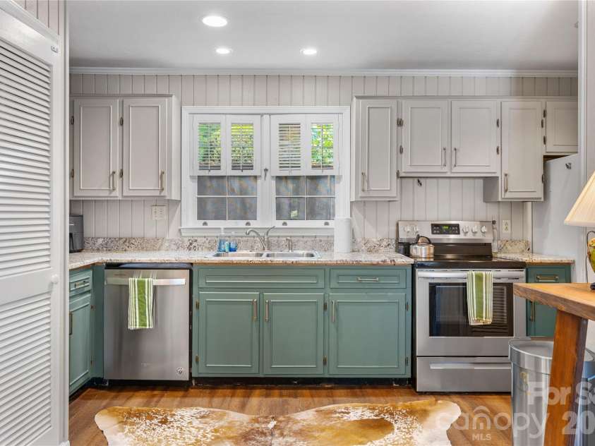 68 Toxaway Point, Lake Toxaway, NC 28747.  MLS# CAR4409256, YatesRealty ID 9348. 