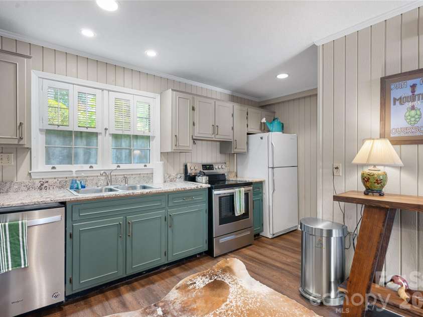 68 Toxaway Point, Lake Toxaway, NC 28747.  MLS# CAR4409256, YatesRealty ID 9348. 