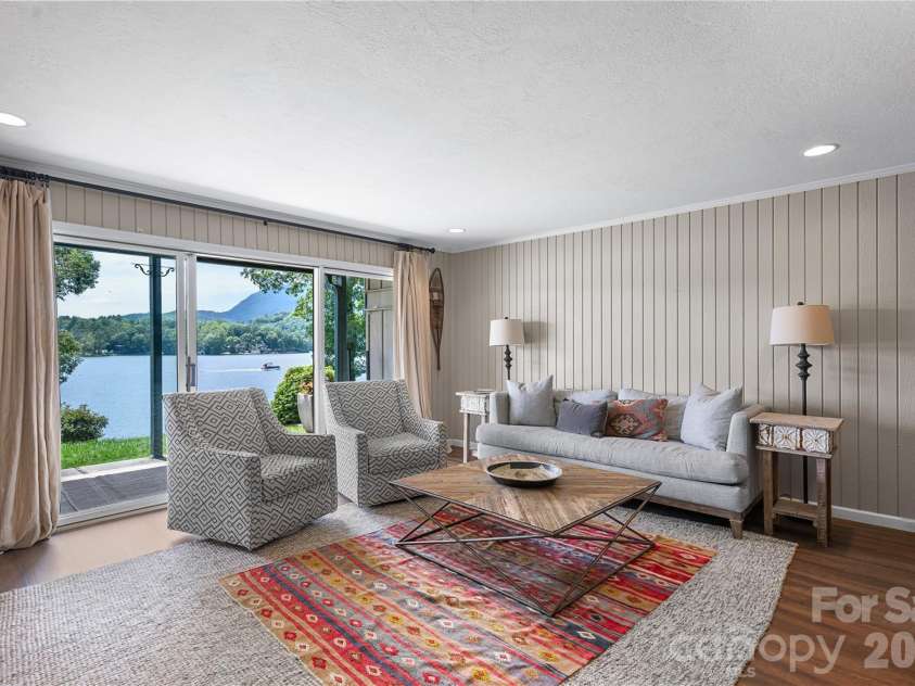 68 Toxaway Point, Lake Toxaway, NC 28747.  MLS# CAR4409256, YatesRealty ID 9348. 