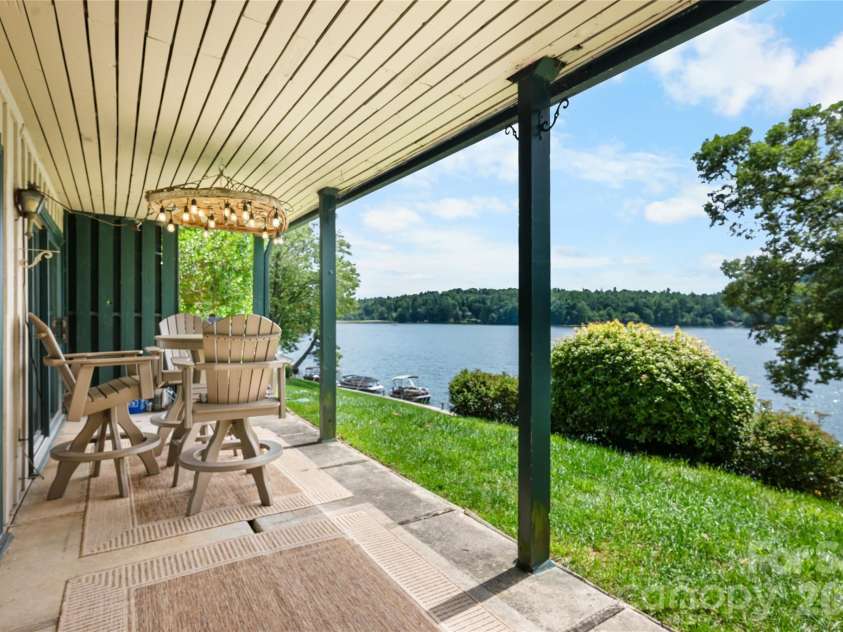 68 Toxaway Point, Lake Toxaway, NC 28747.  MLS# CAR4409256, YatesRealty ID 9348. 