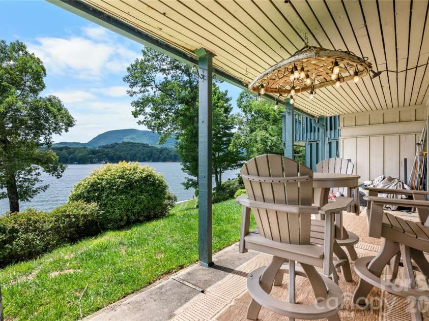 68 Toxaway Point, Lake Toxaway, NC 28747.  MLS# CAR4409256, YatesRealty ID 9348. 