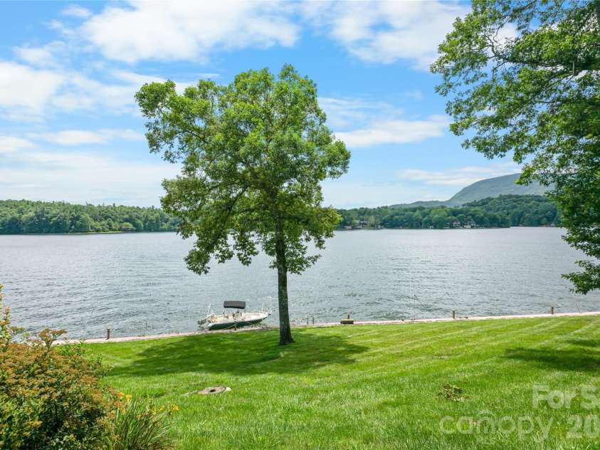 68 Toxaway Point, Lake Toxaway, NC 28747.  MLS# CAR4409256, YatesRealty ID 9348. 