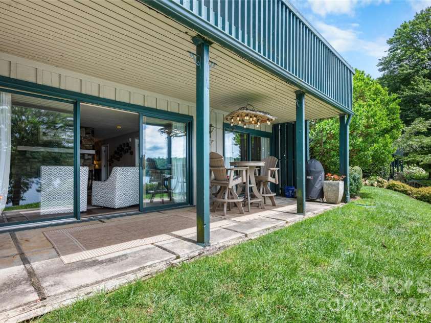 68 Toxaway Point, Lake Toxaway, NC 28747.  MLS# CAR4409256, YatesRealty ID 9348. 
