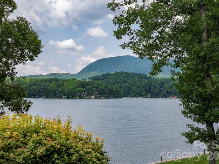 68 Toxaway Point, Lake Toxaway, NC 28747.  MLS# CAR4409256, YatesRealty ID 9348. 