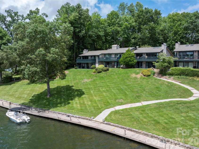 68 Toxaway Point, Lake Toxaway, NC 28747.  MLS# CAR4409256, YatesRealty ID 9348. 