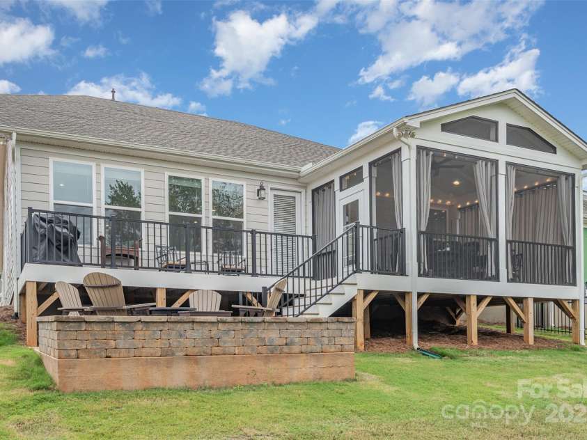 10421 Superb Lane, Charlotte, NC 28215.  MLS# CAR4238247, YatesRealty ID 9349. Exterior