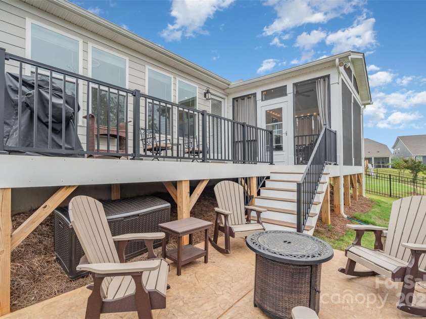 10421 Superb Lane, Charlotte, NC 28215.  MLS# CAR4238247, YatesRealty ID 9349. Exterior