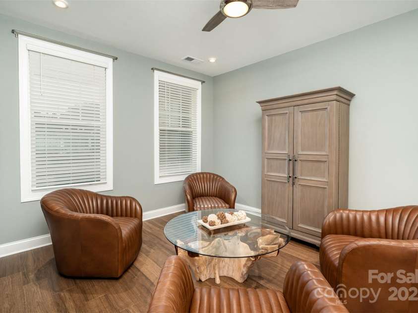 10421 Superb Lane, Charlotte, NC 28215.  MLS# CAR4238247, YatesRealty ID 9349. Front Office/Flex with full-size closet