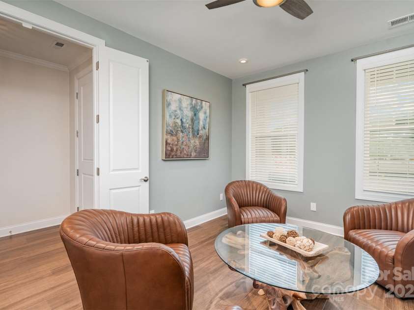 10421 Superb Lane, Charlotte, NC 28215.  MLS# CAR4238247, YatesRealty ID 9349. Front Office/Flex with full-size closet