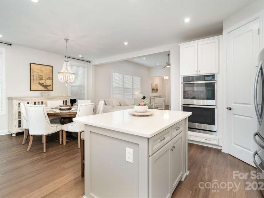 10421 Superb Lane, Charlotte, NC 28215.  MLS# CAR4238247, YatesRealty ID 9349. Kitchen + Dining