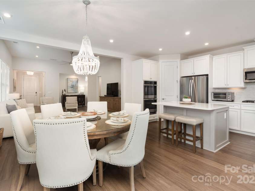 10421 Superb Lane, Charlotte, NC 28215.  MLS# CAR4238247, YatesRealty ID 9349. Kitchen + Dining