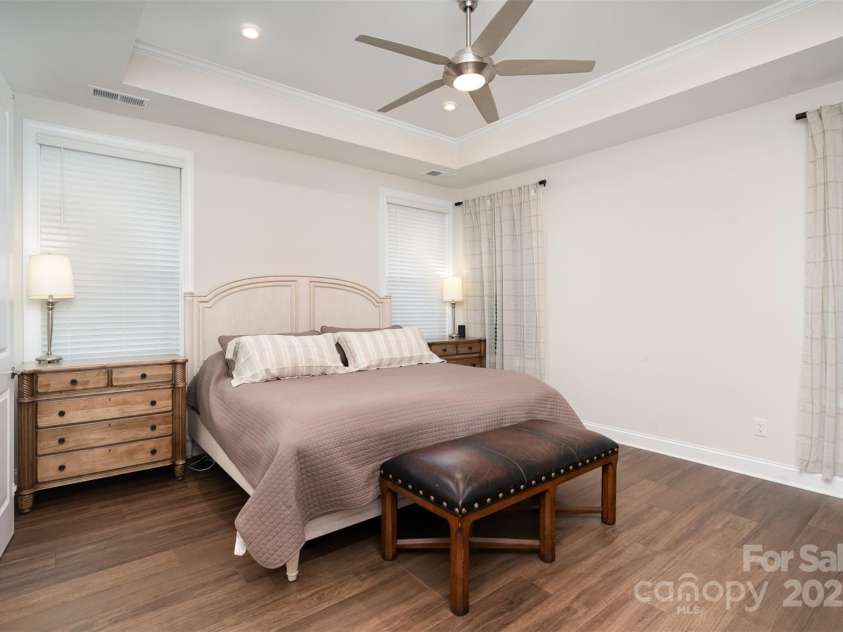 10421 Superb Lane, Charlotte, NC 28215.  MLS# CAR4238247, YatesRealty ID 9349. Primary Bedroom