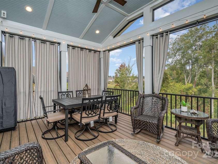 10421 Superb Lane, Charlotte, NC 28215.  MLS# CAR4238247, YatesRealty ID 9349. Screened In Patio