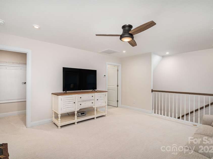 10421 Superb Lane, Charlotte, NC 28215.  MLS# CAR4238247, YatesRealty ID 9349. Second floor loft/bedroom