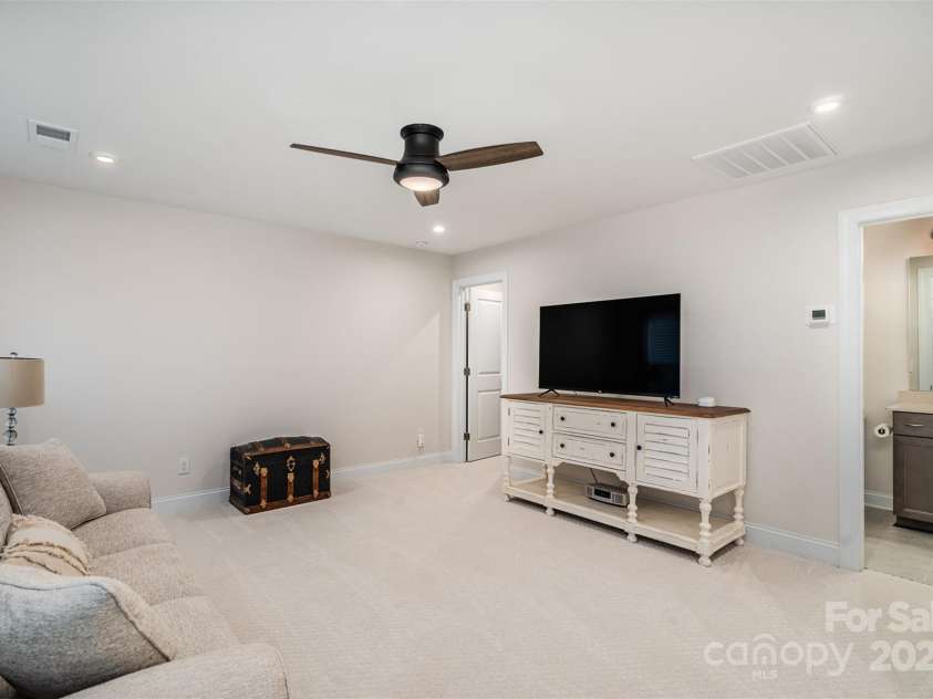 10421 Superb Lane, Charlotte, NC 28215.  MLS# CAR4238247, YatesRealty ID 9349. Second floor loft/bedroom
