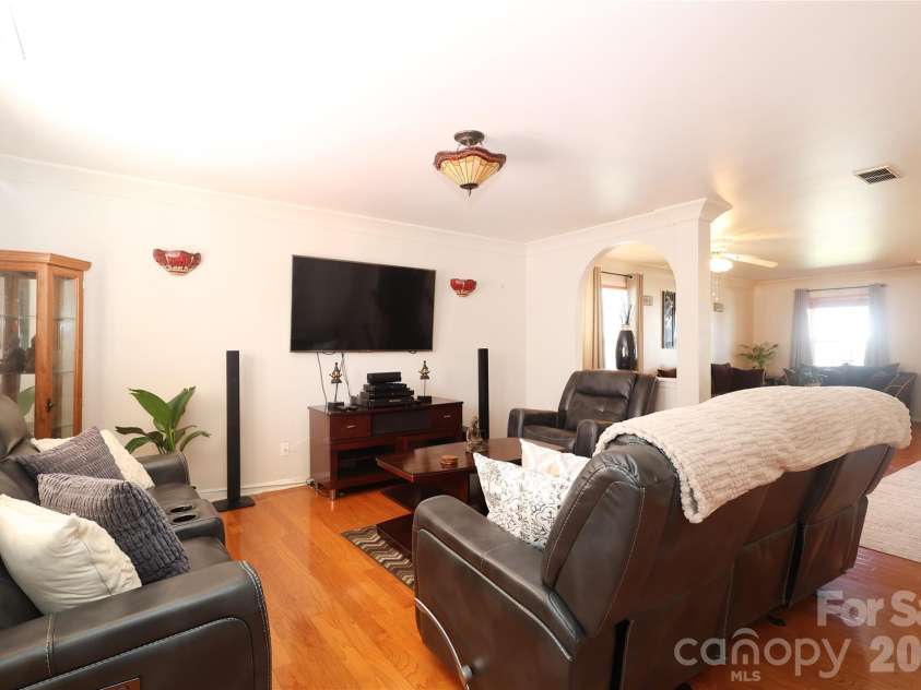 6432 Brumit Lane, Charlotte, NC 28269.  MLS# CAR4349253, YatesRealty ID 9349. 