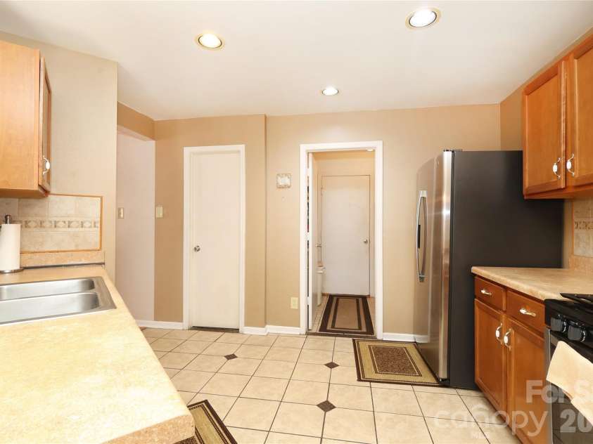 6432 Brumit Lane, Charlotte, NC 28269.  MLS# CAR4349253, YatesRealty ID 9349. 