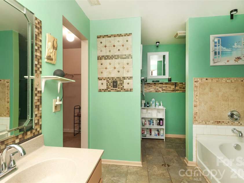 6432 Brumit Lane, Charlotte, NC 28269.  MLS# CAR4349253, YatesRealty ID 9349. 