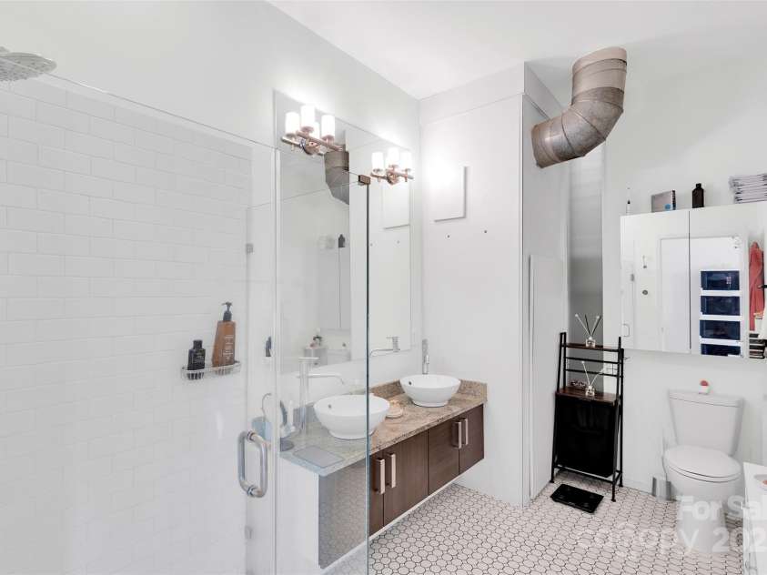 3123 Davidson Street, Charlotte, NC 28205.  MLS# CAR4298874, YatesRealty ID 9350. Primary Bathroom