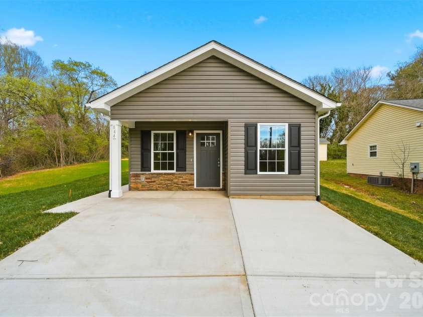 844 5th Avenue, Hickory, NC 28602.  MLS# CAR4355631, YatesRealty ID 9350. 