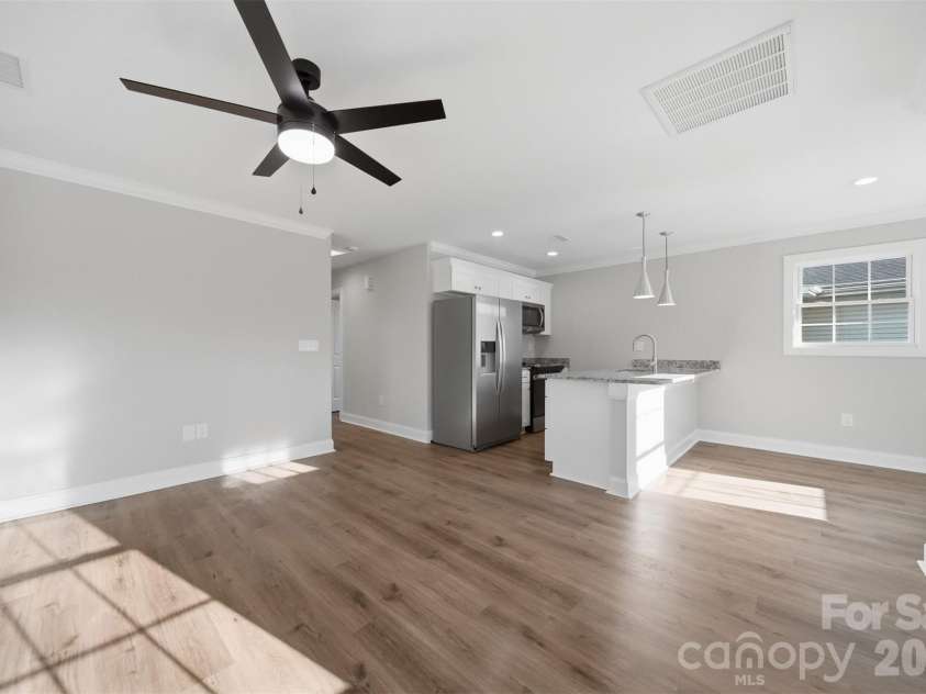 844 5th Avenue, Hickory, NC 28602.  MLS# CAR4355631, YatesRealty ID 9350. 