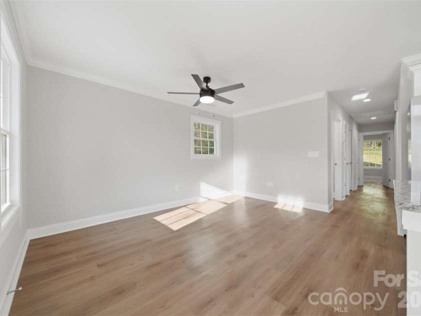844 5th Avenue, Hickory, NC 28602.  MLS# CAR4355631, YatesRealty ID 9350. 