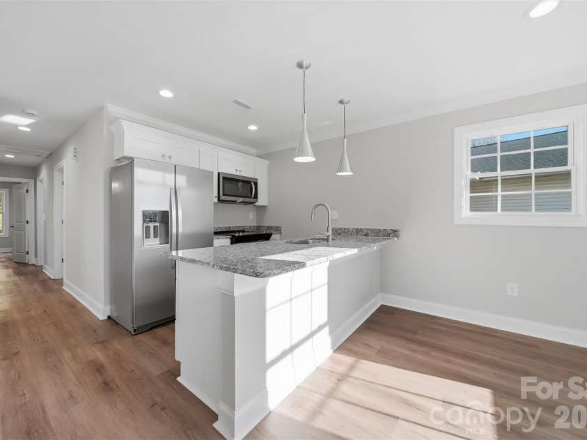 844 5th Avenue, Hickory, NC 28602.  MLS# CAR4355631, YatesRealty ID 9350. 