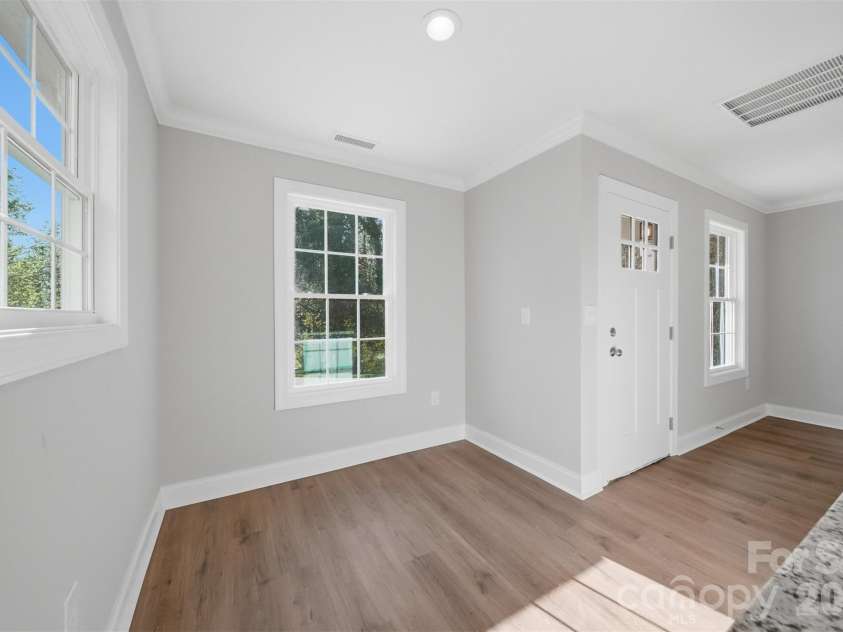 844 5th Avenue, Hickory, NC 28602.  MLS# CAR4355631, YatesRealty ID 9350. 
