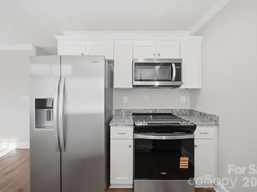 844 5th Avenue, Hickory, NC 28602.  MLS# CAR4355631, YatesRealty ID 9350. 