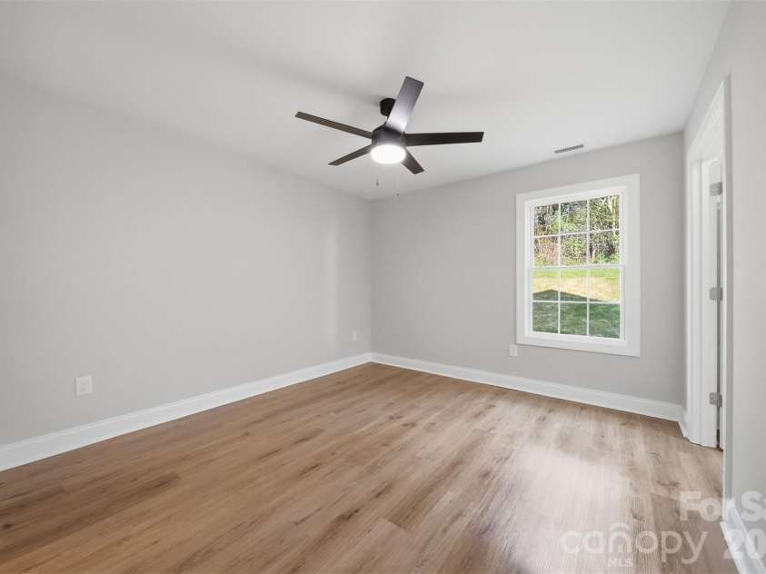 844 5th Avenue, Hickory, NC 28602.  MLS# CAR4355631, YatesRealty ID 9350. 