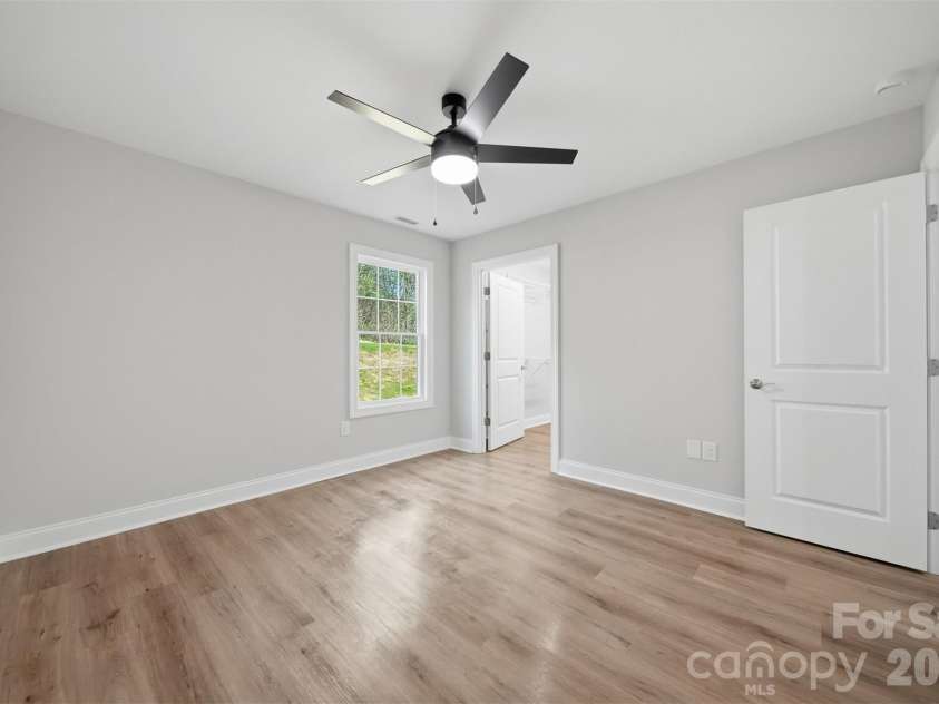 844 5th Avenue, Hickory, NC 28602.  MLS# CAR4355631, YatesRealty ID 9350. 